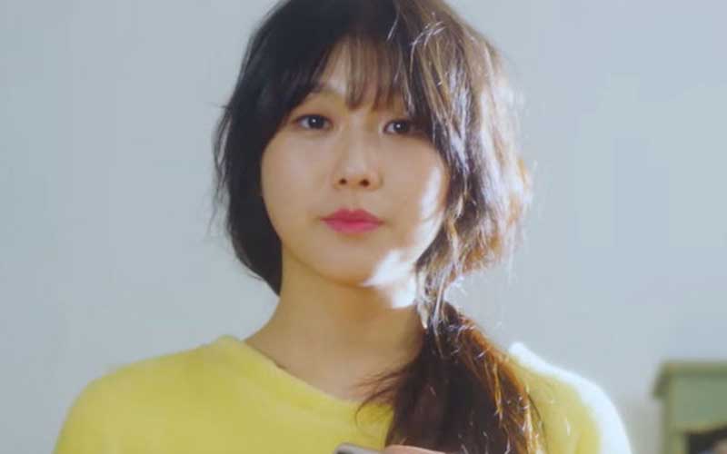 Aktris Korea Selatan Go Soo-jung dalam video musik BTS,