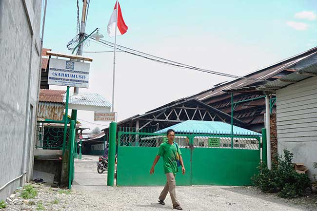 PABRIK KARET: Keberadaan pabrik karet PT Bangkinang yang berada di dekat pemukiman penduduk di Jalan Taskurun, Kecamatan Marpoyan Damai. Foto diambil beberapa waktu lalu. DEFIZAL  Riau Pos