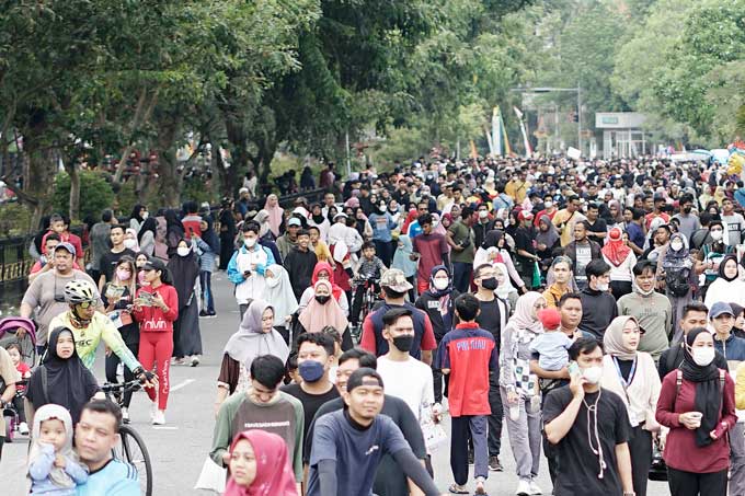 Warga mengikuti hari bebas kendaraan bermotor (HBKB) atau Car Free Day di Jalan Jenderal Sudirman, Pekanbaru,beberapa waktu lalu.