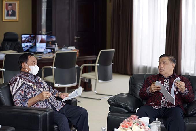 Bupati Inhil HM Wardan, menemui Sekdaprov Riau, SF Hariyanto, terkait sejumlah pembangunan di Inhil, Jumat (21/1/2022).