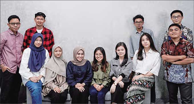 Sebelas mahasiswa PCR yang lolos seleksi Indonesian International Student Mobility Awards (IISMA) 2023 foto bersama, Rabu (19/4/2023).