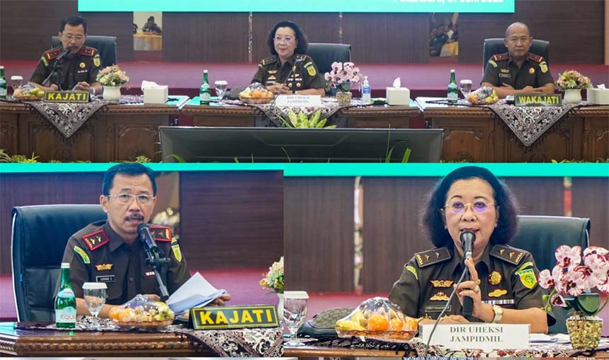 Kajati Riau Dr Supardi mendampingiÂ Direktur Upaya Hukum Eksekusi dan Eksaminasi (Uheksi) pada Jaksa Agung Muda Bidang Pidana Militer Kejaksaan Agung (Kejagung) RI Dr Tanti Adriani Manurung SH MH, padaÂ Sosialisasi Tupoksi Jaksa Pidana Militer di Kejati R