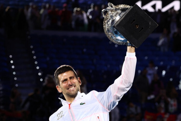 Novak Djokovic merayakan kemenangan di Australia Terbuka 2023.
