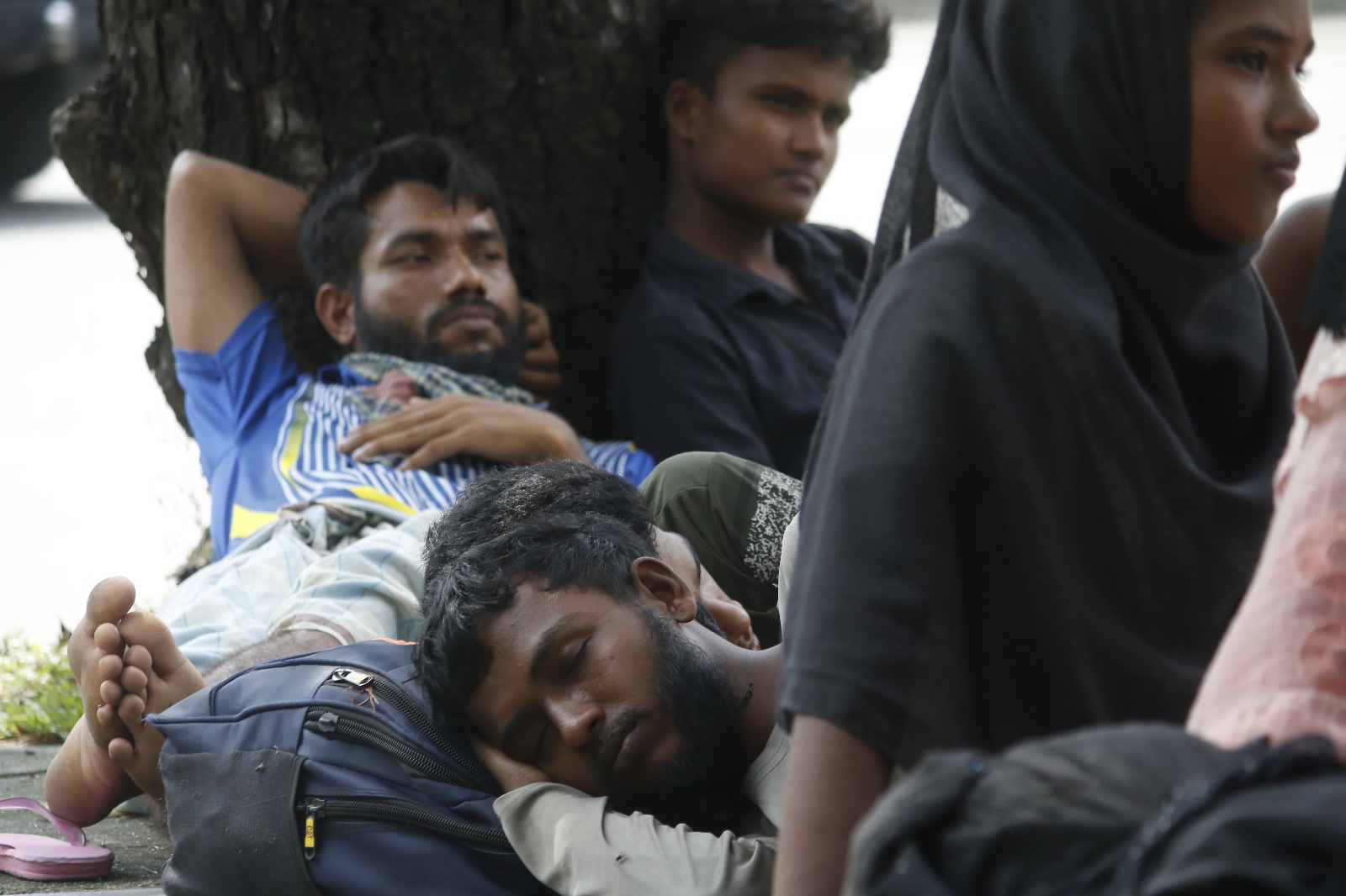 Pengungsi Rohingya yang terlantar di Pedestrian di Jalan Jenderal Sudirman, Pekanbaru, Kamis (14/12/2023).