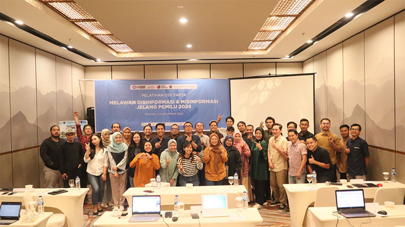 Sebanyak 30 jurnalis dari berbagai daerah di Sumatera mengikuti pelatihan cek fakta yang digelar Asosiasi Media Siber Indonesia (AMSI) di Padang, Sumatera Barat.