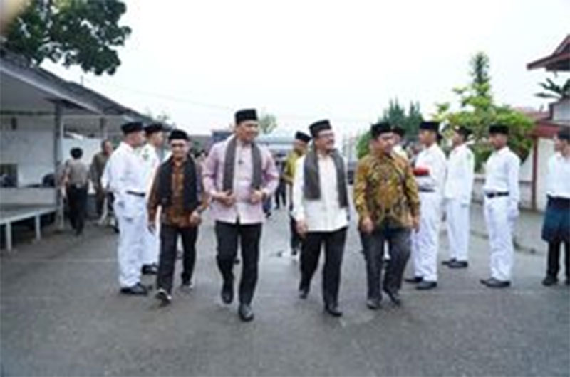 Penjabat Wali Kota Padang Panjang, Kepala Kemenag menghadiri acara Hari Santri di Thawalib Padang Panjang