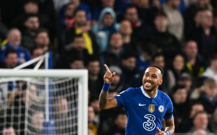 Penyerang Chelsea, Pierre-Emerick Aubameyang melakukan selebrasi usai membobol gawang AC Milan dalam pertandingan Grup E Liga Champions di di Stamford Bridge London, Kamis (6/10/2022) dini hari WIB.