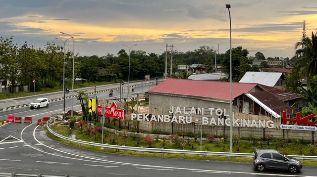 Akses masuk Tol Pekanbaru-Bangkinang, di Sungai Pinang, Kampar, beberapa waktu lalu. Nama ruas jalan tol kedua di Riau ini, diusulkan Budayawan Riau Yusmar Yusuf menjadi Datuk Tabano Toll Road.