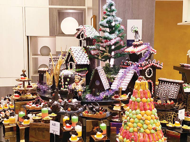 Dessert corner Novotel Pekanbaru menyajikan rangkaian pencuci mulut yang menggugah selera. (NOVOTEL PEKANBARU FOR RIAUPOS.CO)