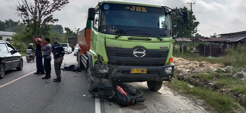Korban lakalantas di Jalan Siak II, Km 14, Kecamatan Rumbai, Pekanbaru. (POLSEK RUMBAI FOR RIAUPOS.CO)