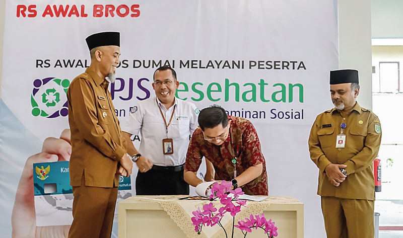 Wali Kota Dumai H Paisal menyaksikan penandatanganan berita acara RS Awal Bros Dumai secara resmi menjadi mitra BPJS Kesehatan Cabang Dumai, Senin (11/12/2023).