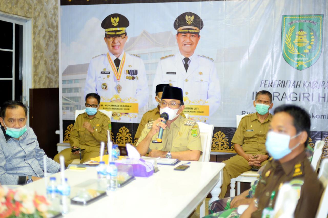 Bupati Indragiri Hilir (Inhil) HM Wardan, mengatakan sekitar tiga ribu tenaga kesehatan (Nakes) yang ada akan divaksin, Senin (11/1/2021). (INDRA EFENDI/RIAUPOS.CO)