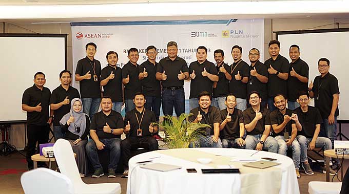 Peserta foto bersama usai  mengikuti rapat kerja semester I tahun 2023.