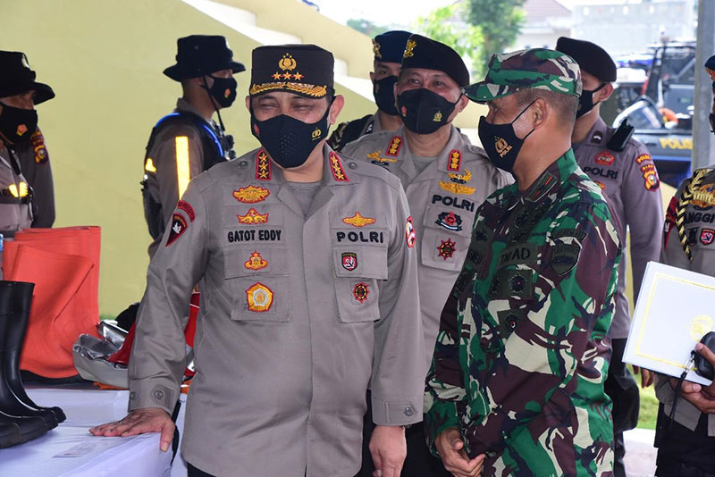 Danrem 031/WB Brigjen TNI M Syech Ismed (kanan) saat mendampingi kunjungan kerja Wakapolri Komjen Pol Gatot Eddy Pramono ke Provinsi Riau, Kamis (20/5/2021).
