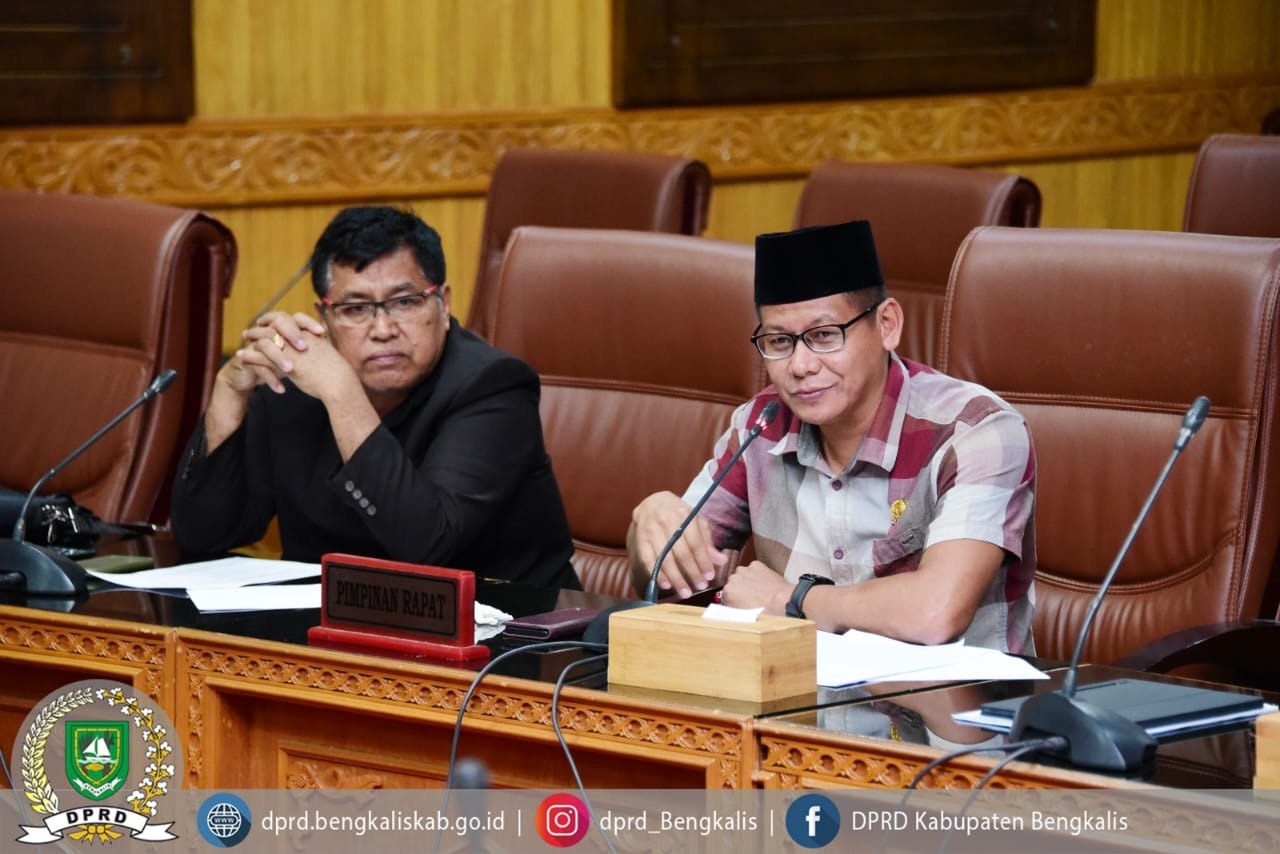 Dalam rangka mencari solusi terkait eks karyawan PT BLJ yang pesangonnya sampai saat ini belum terpenuhi, Wakil Ketua DPRD Bengkalis Sofyan memimpin rapat dan mengundang pihak terkait.
