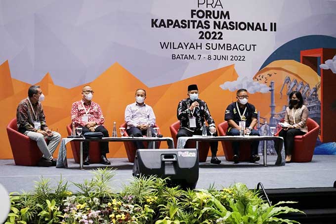 Bupati Siak Alfedri memaparkan tentang sinergi program Pemkab Siak dan CSR Industri Migas di Hotel Radisson Batam, Kepulauan Riau, Rabu (8/6/2022).