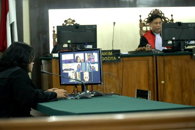 Hakim pengadilan Negeri Pekanbaru menjatuhkan vonis 2 tahun 10 bulan penjara terhadap Mantan Rektor UIN Suska Riau Akhmad Mujahidin, saat pembacaan putusan sidang di Pengadilan Negeri Pekanbaru, Rabu (18/1/2023).