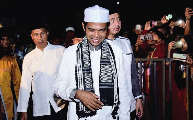 Ribuan jemaah menghadiri tablig akbar Ustaz Abdul Somad di Lapangan Desa Bumbung, Kecamatan Bathin Solapan, Bengkalis, Senin (9/1/2023) malam.