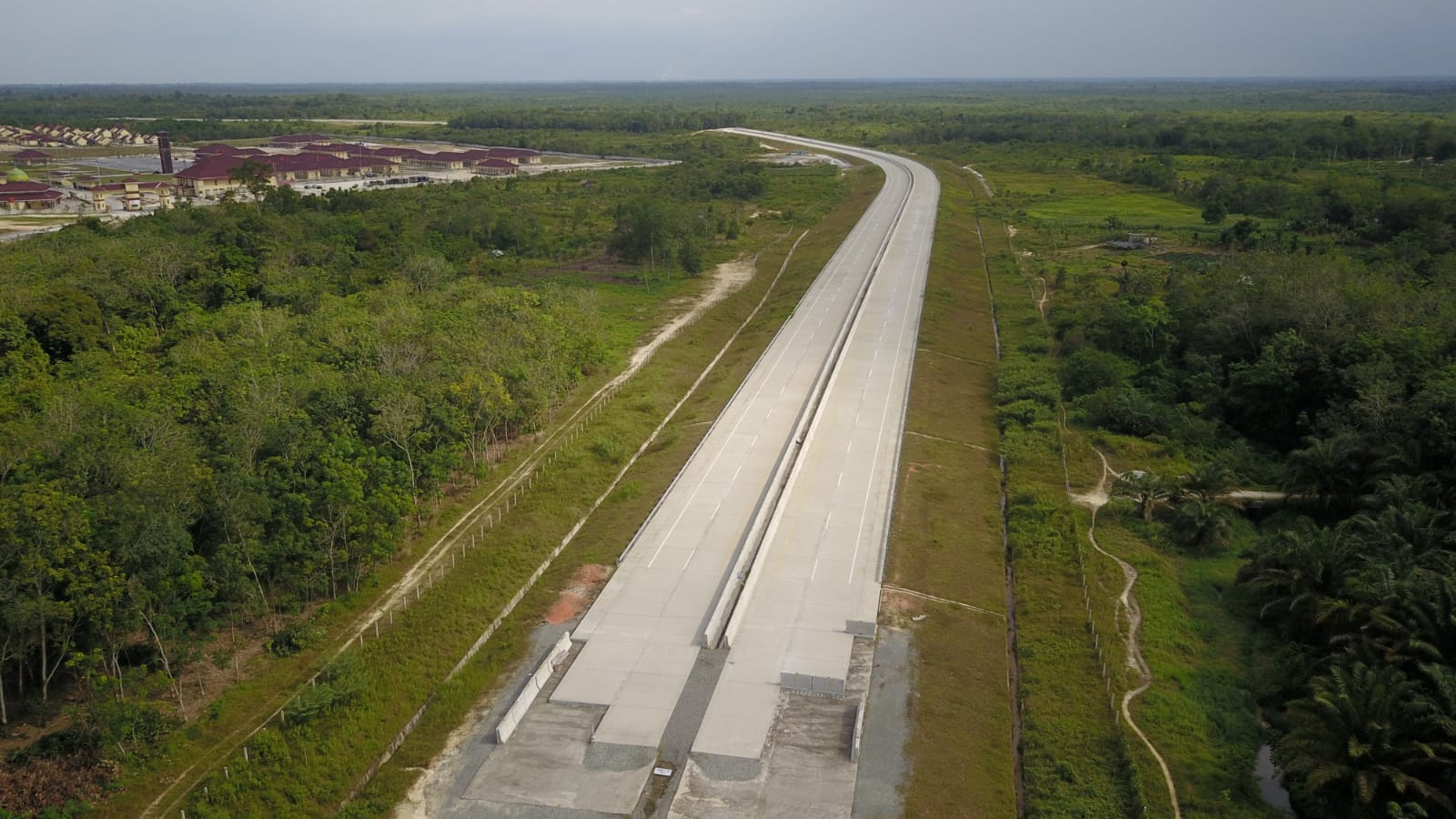 Pembangunan jalan tol Pekanbaru-Bangkinang terus digesa, meskipun ada 8 persil lahan warga yang sampai saat ini masih menolak ganti rugi.