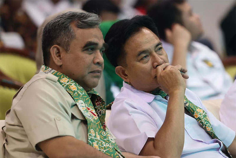 Sekretaris Jenderal Partai Gerindra Ahmad Muzani bersama Ketua Umum PBB Yusril Ihza Mahendra saat menghadiri konsolidasi serta deklarasi dukungan PBB kepada Prabowo Subianto.