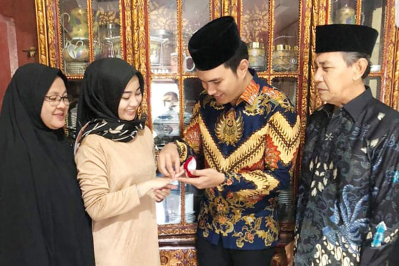 Aldi Taher resmi melamar kekasihnya Salsabilih di Palembang. (ISTIMEWA)