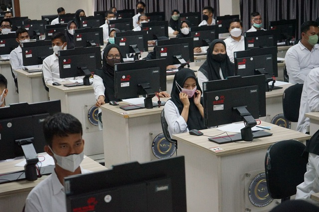 Ilustrasi: Peserta ujian PPPK tambah serius mengikuti seleksi tertulis di Kantor Regional BKN Wilayah XII Pekanbaru, akhir Maret 2023.