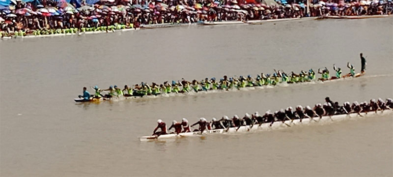 Dua Jalur berpacu di Tepian Narosa Telukkuantan, Jumat 25/8/2023).