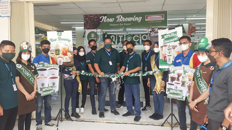 Peresmian Indomaret Point Coffee cabang Pekanbaru outlet ke-19 di Jalan M Yamin, Bangkinang, Sabtu (30/10/2021).