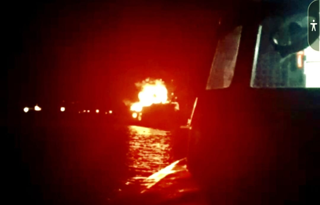 MV Dumai Line 5 meledak, tidak jauh dari Pelabuhan Domestik Sekupamg Batam, Rabu (8/6/2022) malam.