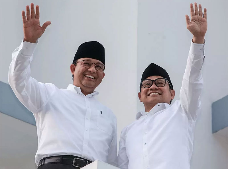Anies Baswedan dan Cak Imin saat menyapa masyarakat Surabaya setelah mendeklarasikan diri sebagai bacapres-bacawapres 2024 di Hotel Majapahit, beberapa waktu lalu.