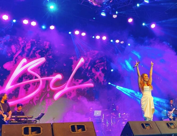 BCL manggung dengan membawakan 9 lagu.