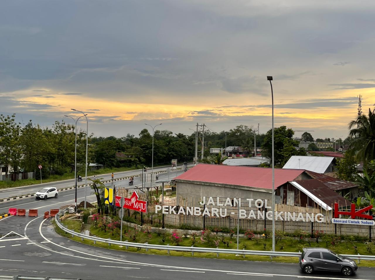Akses masuk Tol Pekanbaru-Bangkinang di Sungai Pinang, Tambang, Kampar.