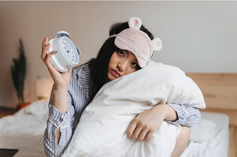 Mengalami masalah kesehatan akibat tidur di atas pukul 12 Malam.