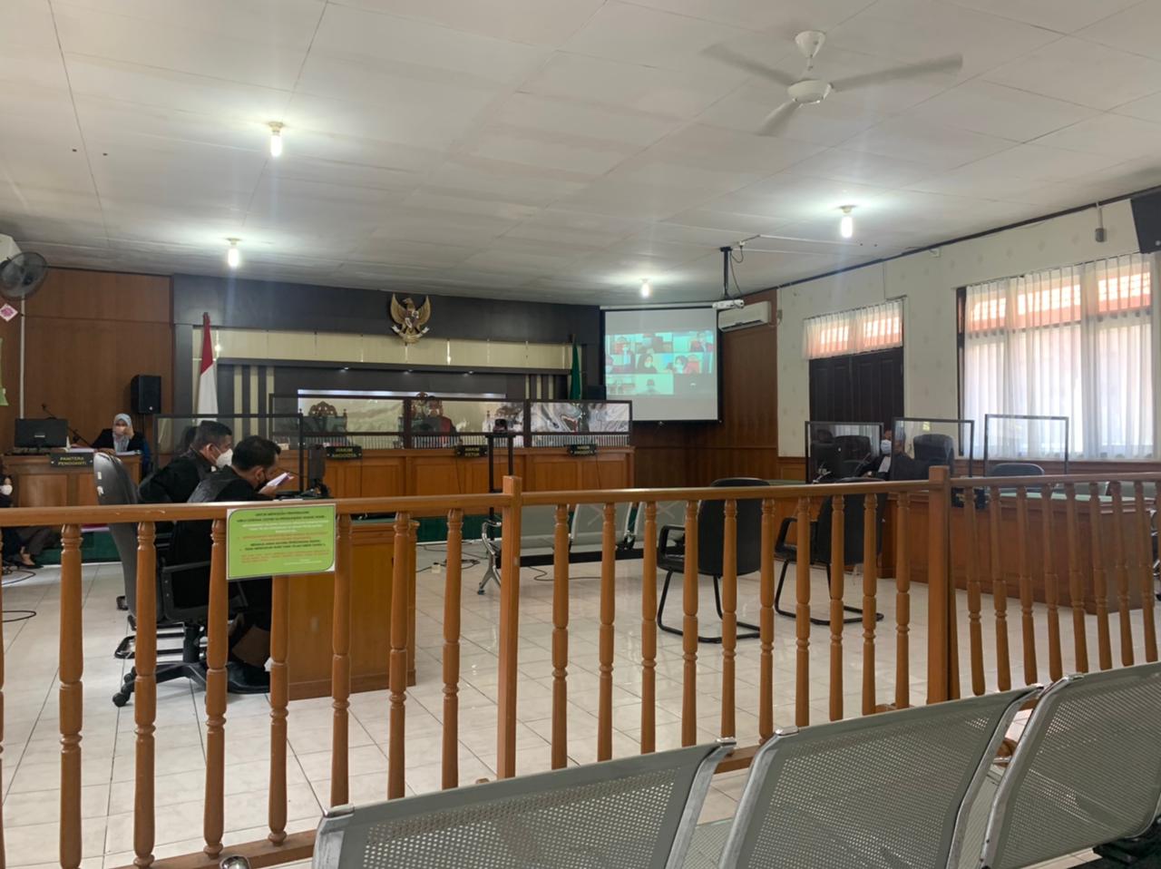 Sidang Perdana Mantan Bupati Kuantan Singingi (Kuansing) Mursini secara virtual di Pengadilan Tipikor Pekanbaru atas dugaan korupsi dana enam kegiatan di Sekretariat Daerah (Setda) di Kabupaten Kuansing, Rabu (1/9/2021)