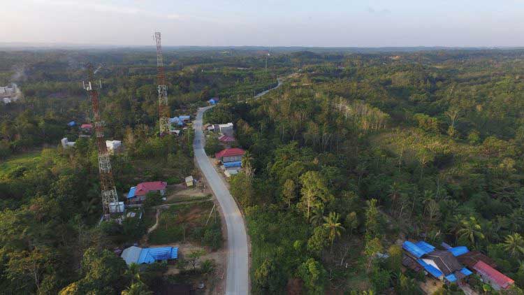 IBU KOTA BARU: Kondisi Kecamatan Sepaku, Kabupaten Penajam Paser Utara, Senin (26/8). Daerah ini menjadi salah satu kandidat kuat Ibu Kota Negara Indonesia. (FUAD MUHAMMAD/KALTIM POST)