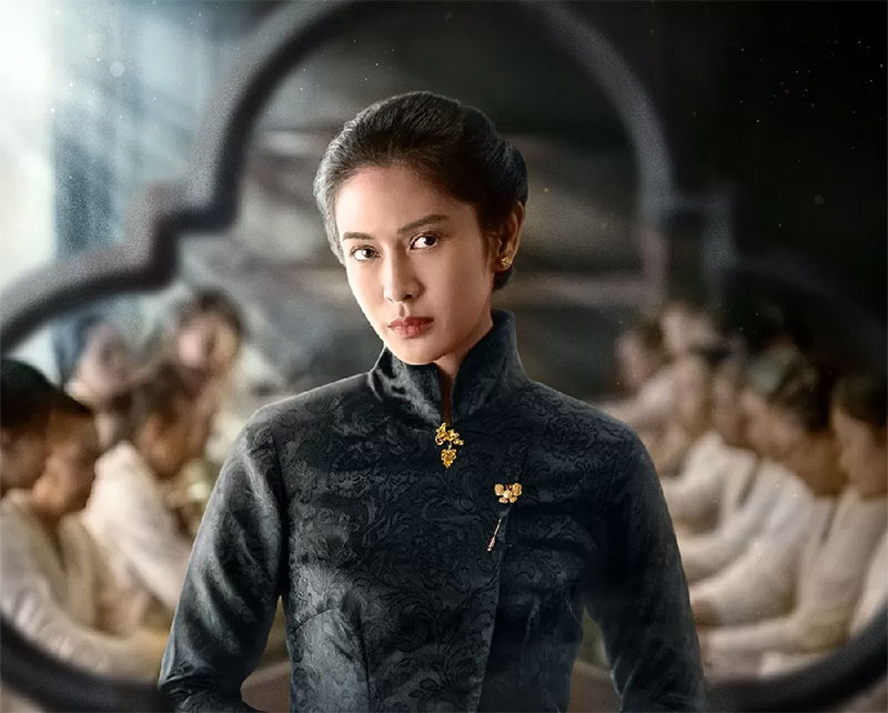 Poster Film Gadis Kretek, Jeng Yah memakai kebaya Janggan