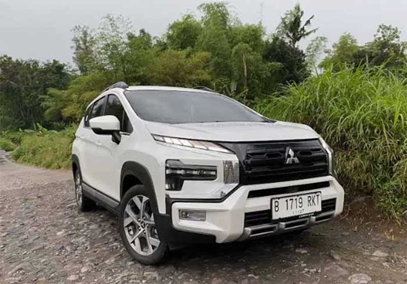 New Xpander Cross eksterior bergaya SUV, interior nyaman khas MPV.