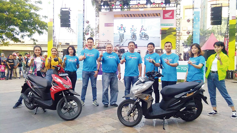 Dua pilihan terbaru All New Honda BeAT Series yaitu All New Honda BeAT dan All New Honda BeAT Street dipemerkan saat lauching di Mal SKA Pekanbaru, Ahad (1/3/2020). (mujawaroh annafi/riau pos)