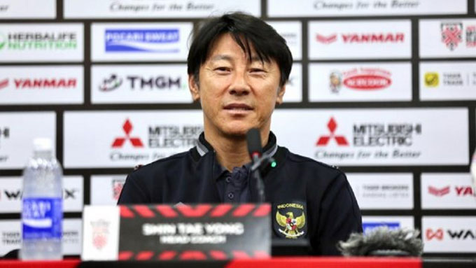 Pelatih Indonesia, Shin Tae-yong dalam konferensi pers jelang leg kedua semifinal Piala AFF 2022 di Hanoi, Ahad (8/1/2023).