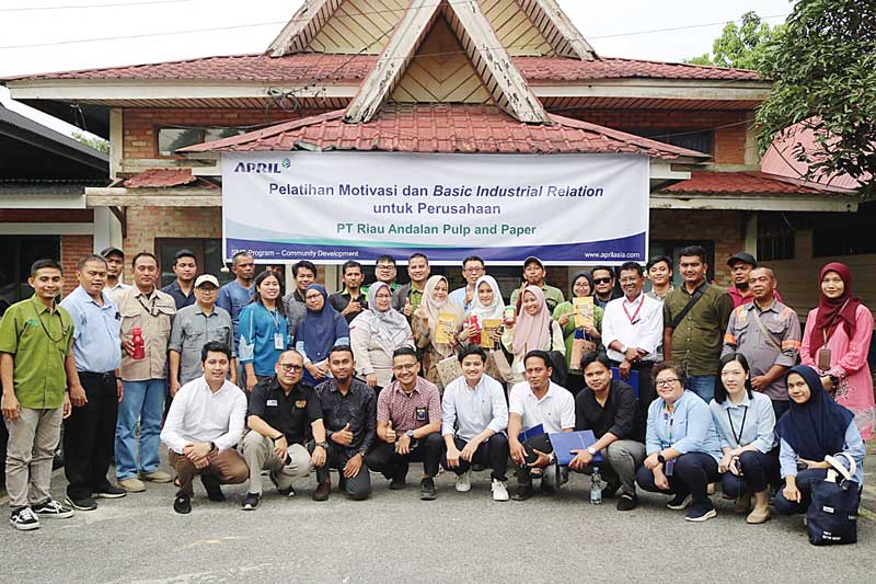 Tim Community Development dan Industrial Relation RAPP foto bersama dengan peserta usai pelatihan Basic Industrial Relation di CD Center RAPP, baru-baru ini.