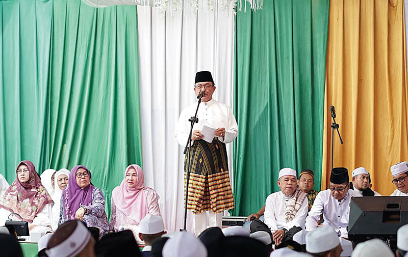 Bupati HM Wardan menghadiri Haul Syech Abdul Qadir Al-Jailani ke-883 di Ponpes Al-Baaqiatussaâ€™ Adiyyah di Tembilahan Hulu, Sabtu (5/11/2023).