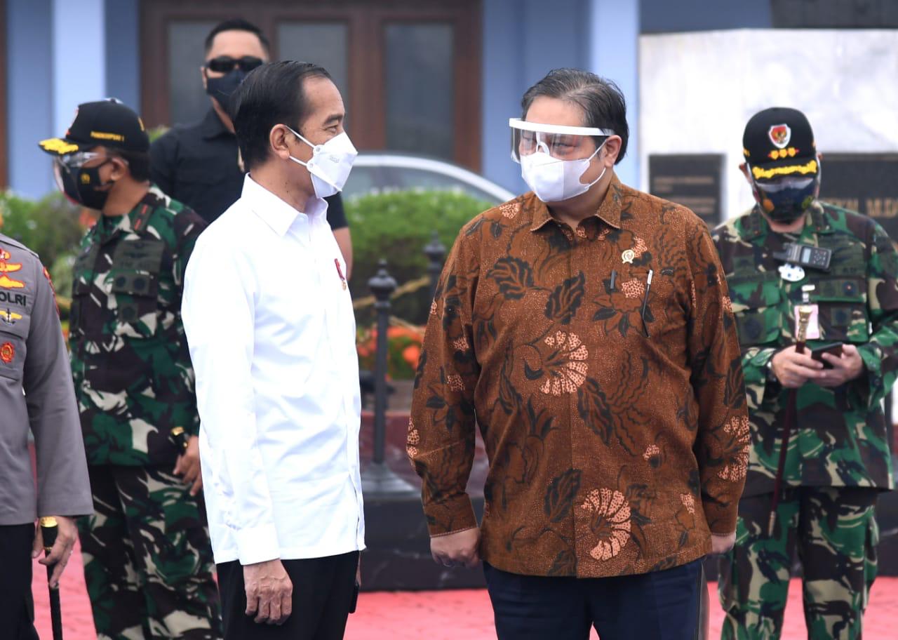 Menko Bidang Perekonomian Airlangga Hartarto mendampingi Presiden Joko Widodo melakukan kunjungan kerja ke Daerah Istimewa Yogyakarta dan Jawa Tengah, Rabu (10/3/2021).