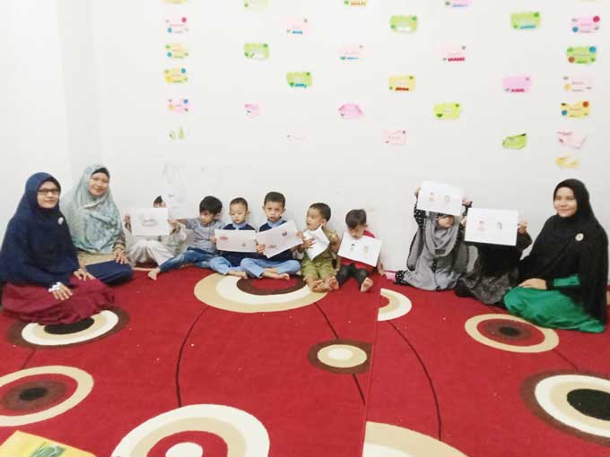 Tim PKM FAI UIR bersama anak didik TAUD Tahfiz Al-Fatih Pekanbaru, baru-baru ini.