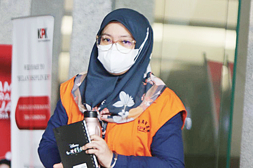 Mantan Plt Kepala Badan Pengelolaan Keuangan dan Aset Daerah (BPKAD) Kabupaten Kepulauan Meranti, Fitria Nengsih.