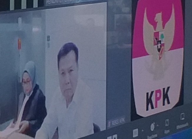 Jaksa Penuntut Umum (JPU) Komisi Pemberantasan Korupsi (KPK) Rio Fandi SH MH dan kawan-kawan menghadirkan istri pertama, anak-anak dan menantu Muhammad Syahrir untuk bersaksi pada sidang tindak pidana korupsi gratifikasi dan tidak pidana pencucian uang (T