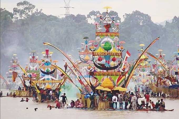 Tradisi dan festival Perahu Baganduang Lubuk Jambi, Kecamatan Kuantan Mudik di Tepian Muko Lobuah Desa Banjar Padang, beberapa tahun lalu.