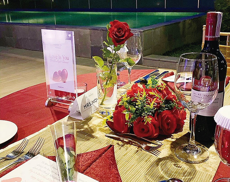 Dekorasi meja Romantic Dinner yang dihadirkan Novotel Pekanbaru.(NOVOTEL PEKANBARU FOR RIAUPOS.CO)