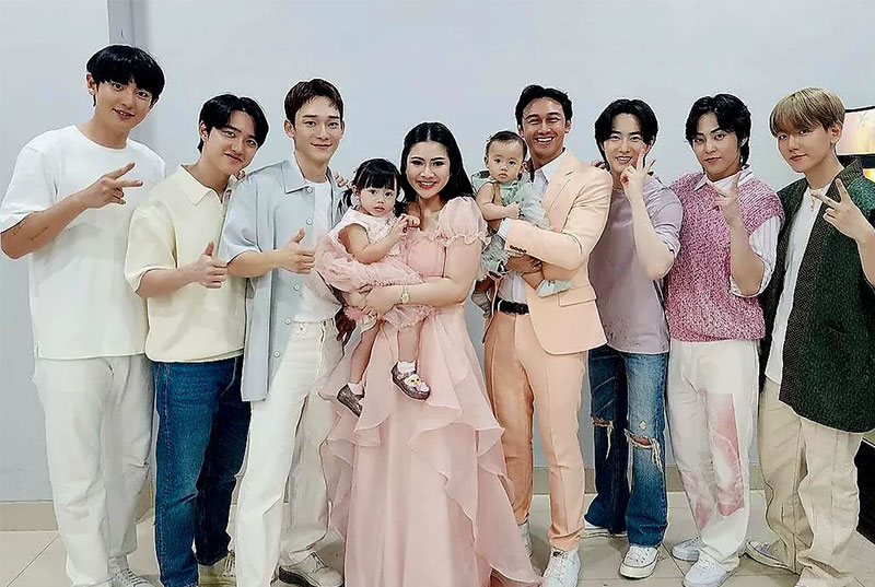 EXO sukses menghibur fansnya di Indonesia, dalam event bertajuk &rsquo;Scarlett EXO: GLOW TO YOU Meet & Greet in Jakarta&rsquo; yang digelar Felicya Angelista dan Hito Caesar.