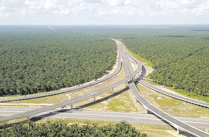 Interchange Bathin Solapan ruas Jalan Tol Pekanbaru-Dumai terlihat dari udara.(DEFIZAL/DOK.RIAUPOS.CO)