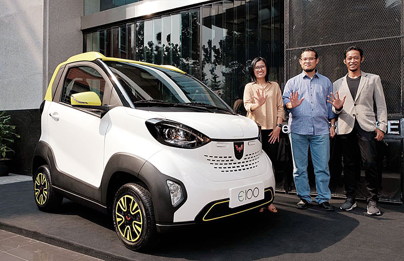 PERESMIAN PABRIK: Wakil Presiden RI Jusuf Kalla menghadiri peresmian pabrik  PT SAIC General Motors Wuling (SGMW) Motor Indonesia (Wuling Motors), beberapa waktu lalu. (INTERNET)